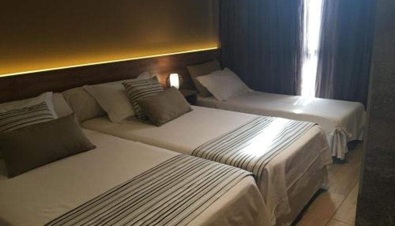 Pokój trzyosobowy - Hotel Venta Baños