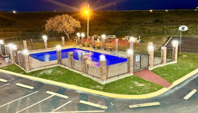 Pool - THE COUNTRY CORNER INN