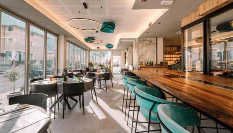Restoran içinde kahvaltı salonu - Rolly - Rooms & Restaurant