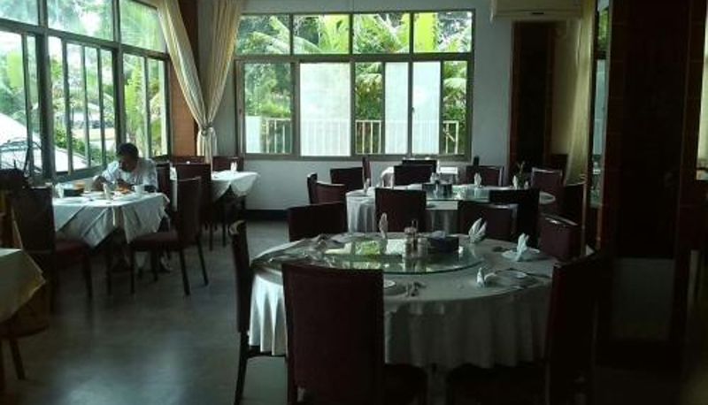 Sala śniadaniowa w restauracji - Emerald Hotel & Restaurant