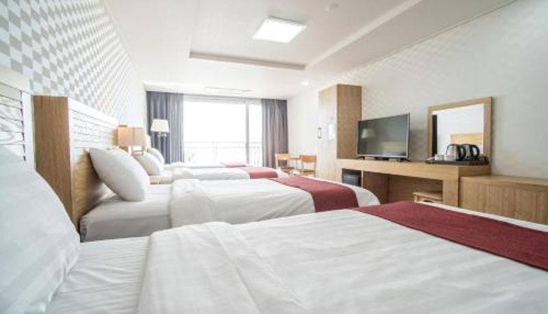 Zimmer - Breeze Bay Hotel