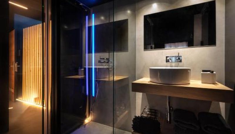 Informacje - The Black Boutique -- Turistea Suites