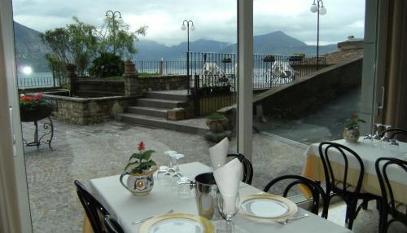 Sala de desayunos dentro del restaurante - Locanda del Lago Rosmunda