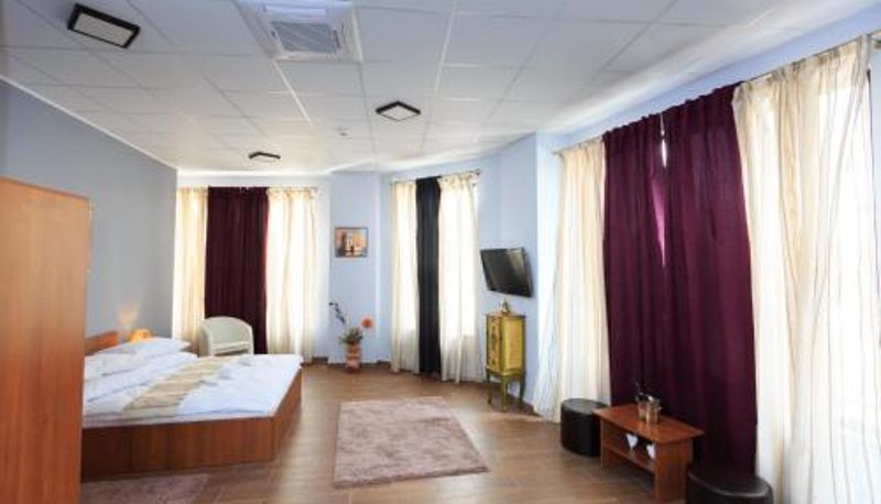 Zimmer - Corner Center Rental