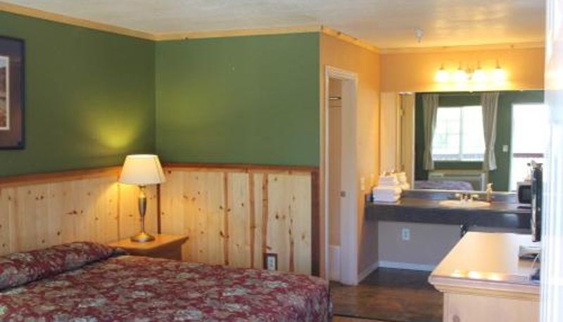 Room - Whitney Portal Hotel And Hostel