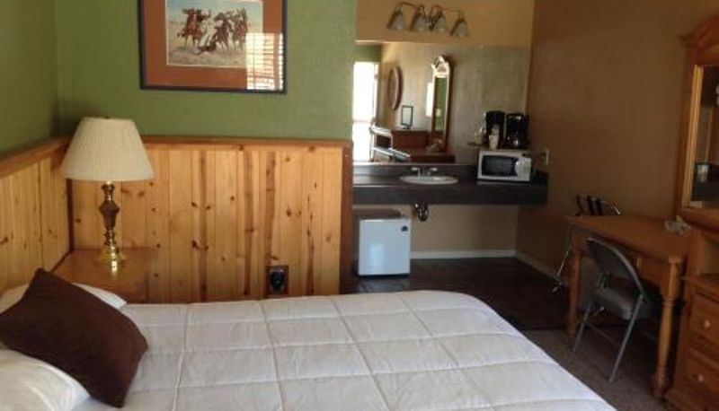 Room - Whitney Portal Hotel And Hostel