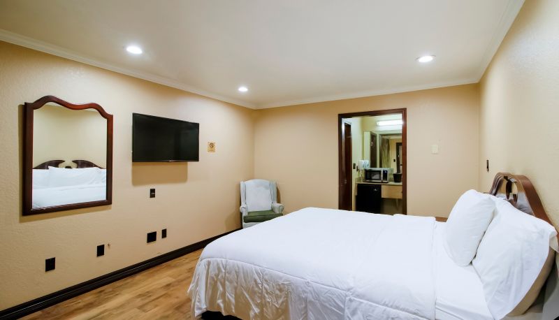 Zimmer - OYO Pinewood Inn & Suites Silsbee