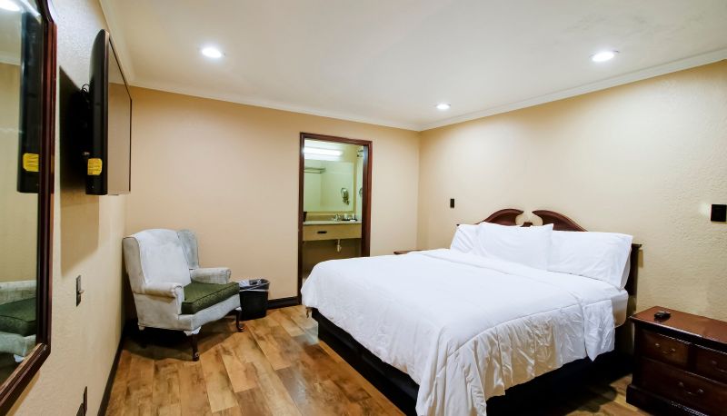 Chambre - OYO Pinewood Inn & Suites Silsbee