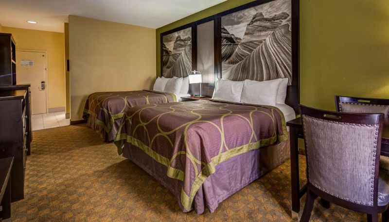 Pokój czteroosobowy - SureStay Plus by Best Western Alvin