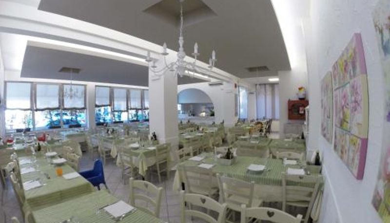 Salle de petit-déjeuner dans le restaurant - Hotel Astra