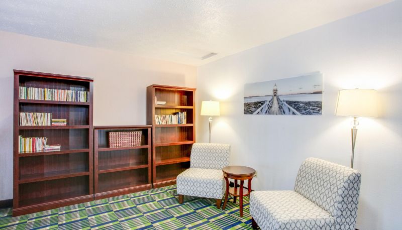Hall - OYO Hotel Spokane North