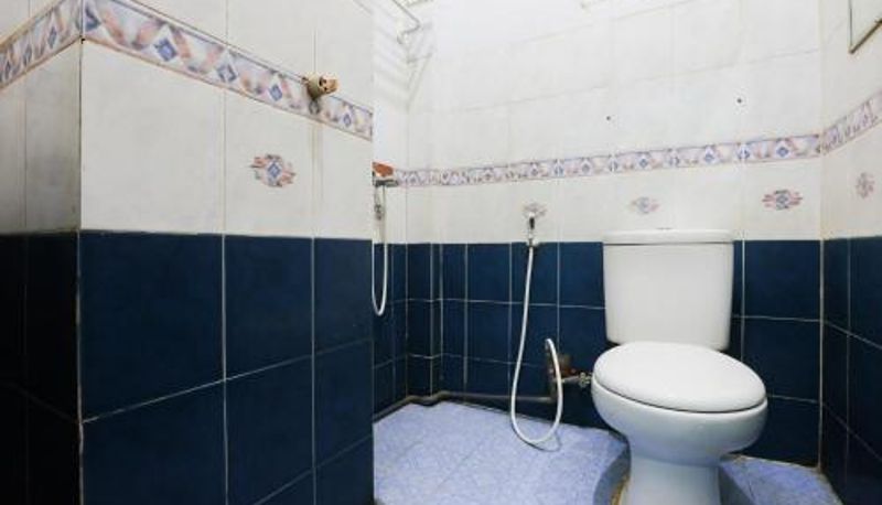 Banyo - Urbanview Hotel Kharisma Banjarmasin