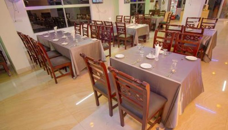 レストラン内の朝食ルーム - Hotel Progati International