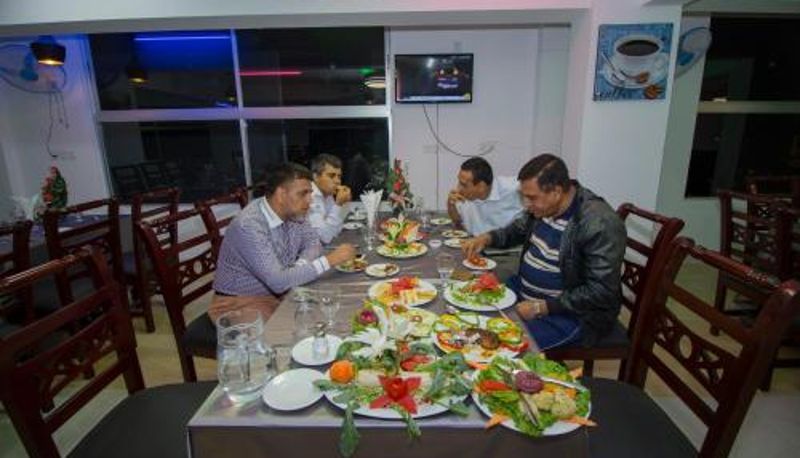 レストラン内の朝食ルーム - Hotel Progati International