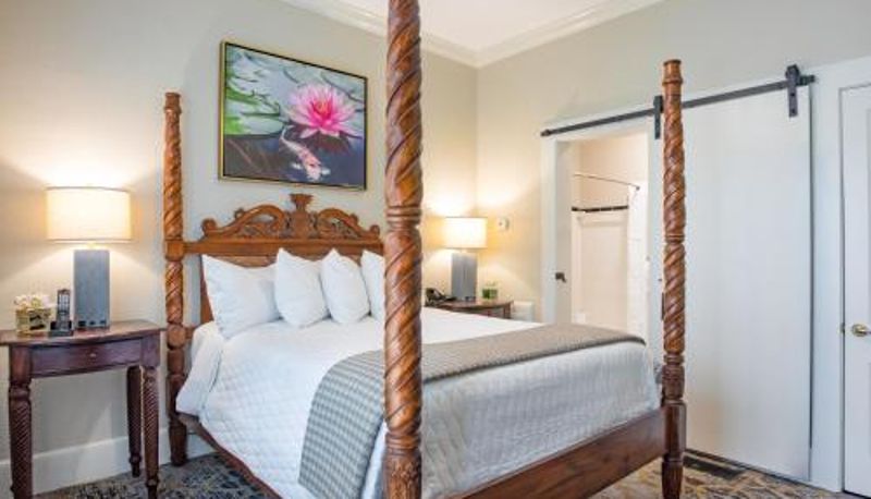 Suite - Shangri-La Springs