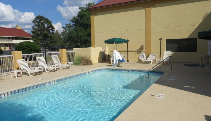 プール - Fairview Inn and Suites