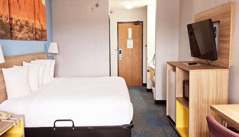 Zimmer - Days Inn by Wyndham Ozark Springfield
