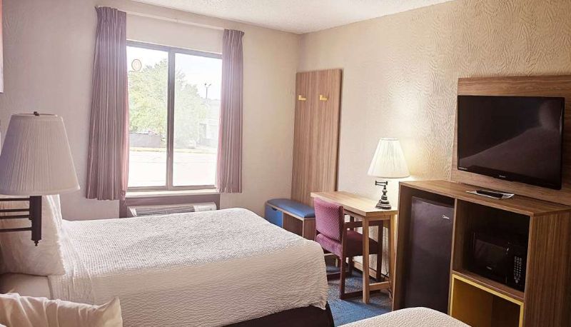 Zimmer - Days Inn by Wyndham Ozark Springfield