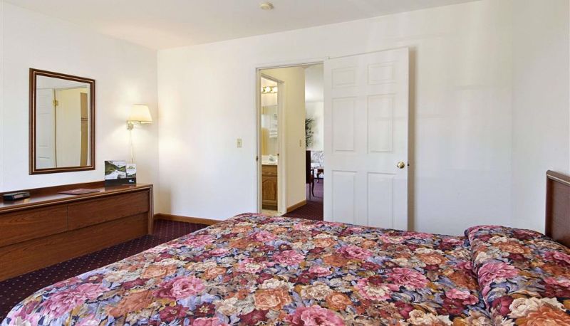 Zimmer - Days Inn by Wyndham Lolo / Missoula Area