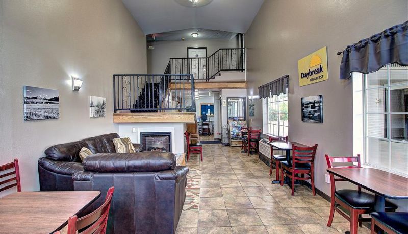 Lobby - Days Inn by Wyndham Lolo / Missoula Area