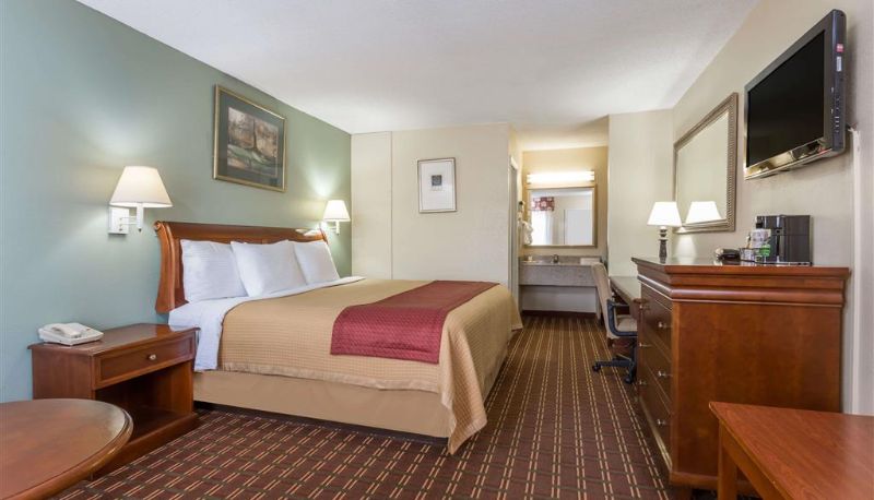 Room - Red Roof Inn Orangeburg