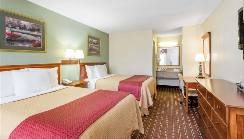 Room - Red Roof Inn Orangeburg