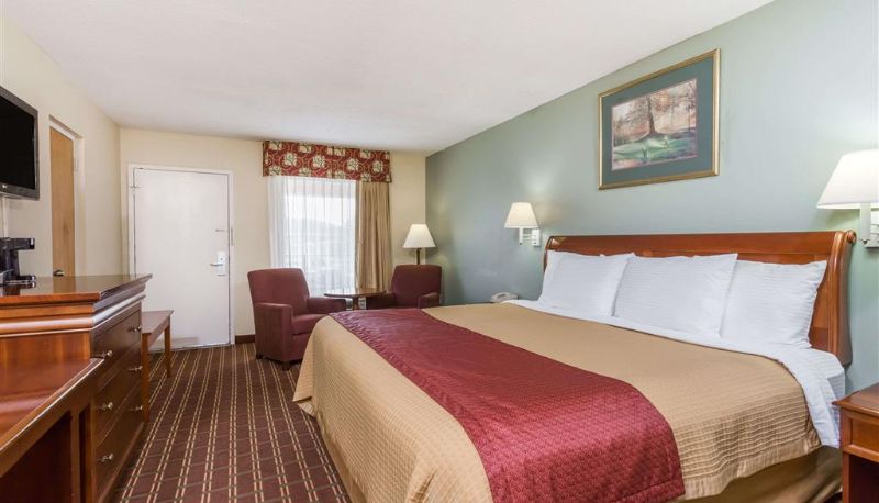 Room - Red Roof Inn Orangeburg