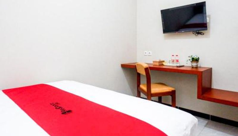 Habitación - RedDoorz near Kampus UMP Purwokerto 2