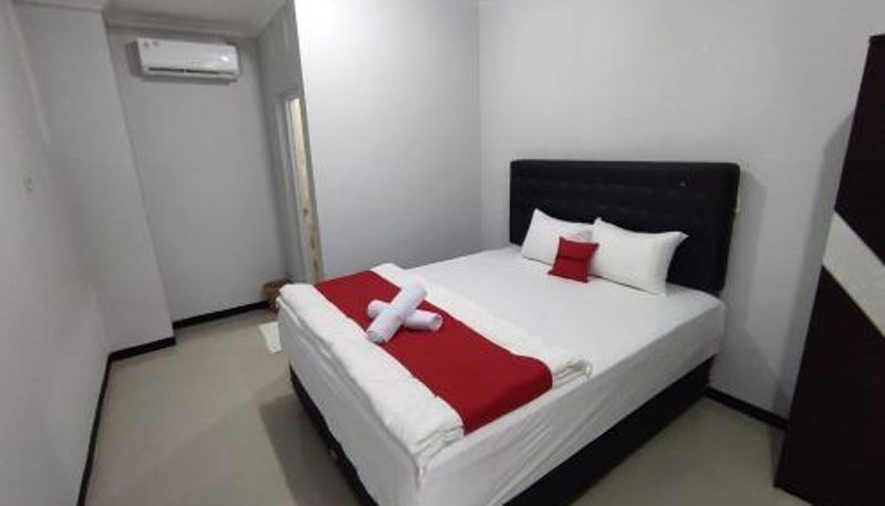 スタンダードルーム - RedDoorz Syariah near Alun Alun Purwokerto 2