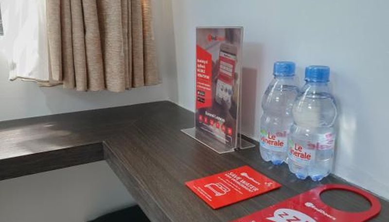 客室 - RedDoorz near Istana Plaza 3