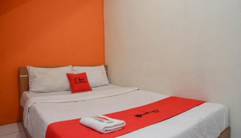 Zimmer - RedDoorz near Majapahit Semarang 2