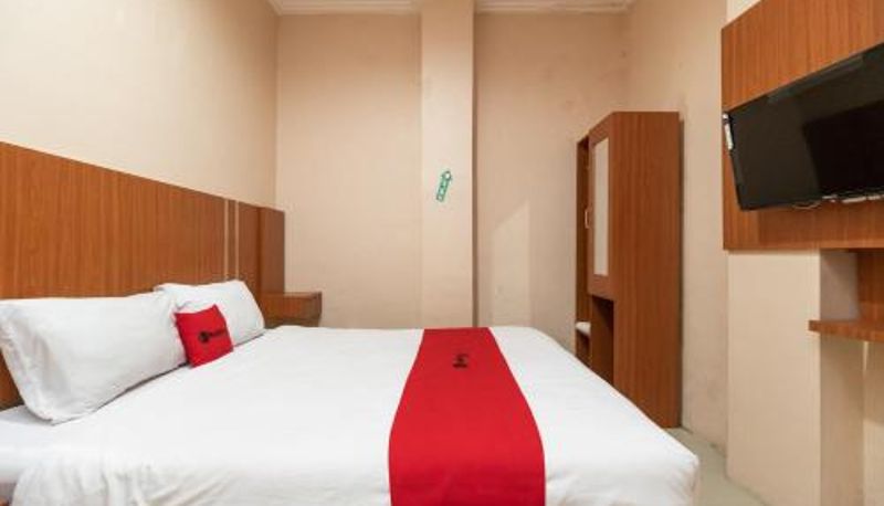 Süit - RedDoorz Syariah near RS Mata Padang