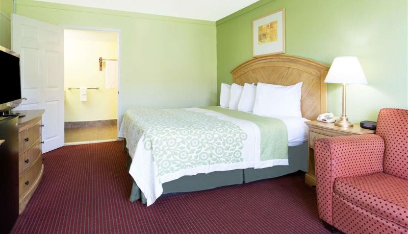 Camera - Days Inn by Wyndham Washington