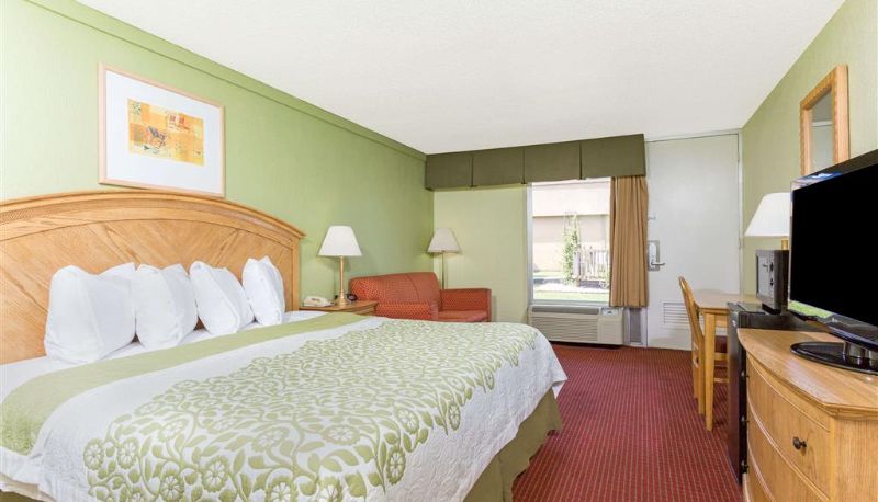 Camera - Days Inn by Wyndham Washington