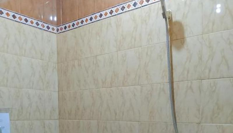 Bagno - RedDoorz Syariah near Pasar Sleko Madiun