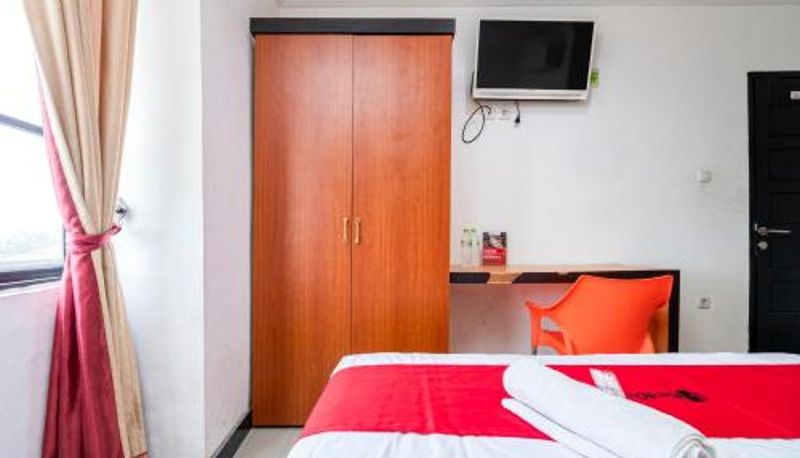 Camera - RedDoorz near RSIA Andini Pekanbaru