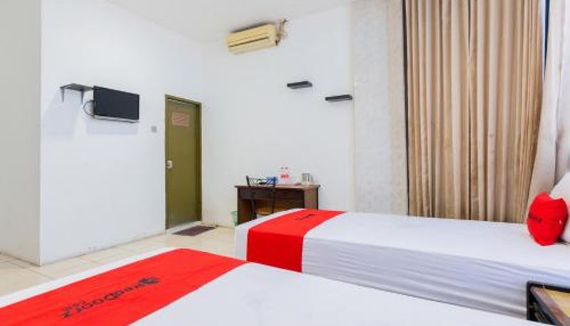 Oda - RedDoorz at Sparkling Hotel Surabaya