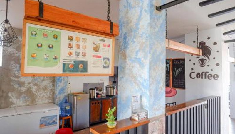 Sala prima colazione all'interno del ristorante - RedDoorz near Universitas Muhammadiyah Purwokerto 2