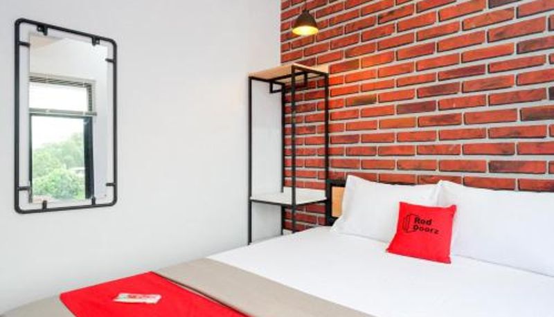 Rum - RedDoorz near Universitas Muhammadiyah Purwokerto 2