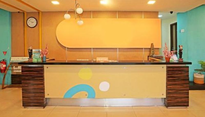 Reception - Super OYO Townhouse OAK Hotel Fiducia Serpong