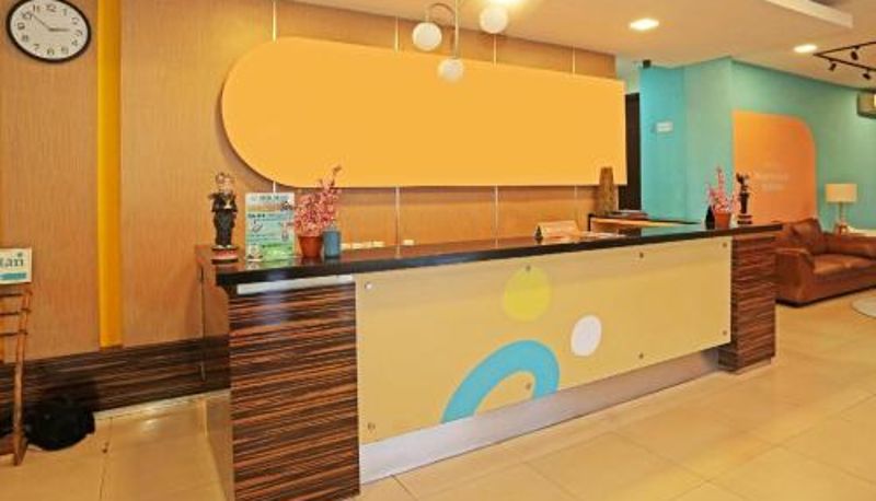 Reception - Super OYO Townhouse OAK Hotel Fiducia Serpong