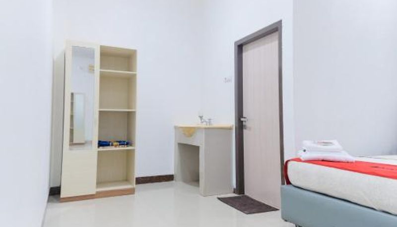 Familienzimmer - RedDoorz Syariah @ Jalan Ir Haji Juanda Jambi
