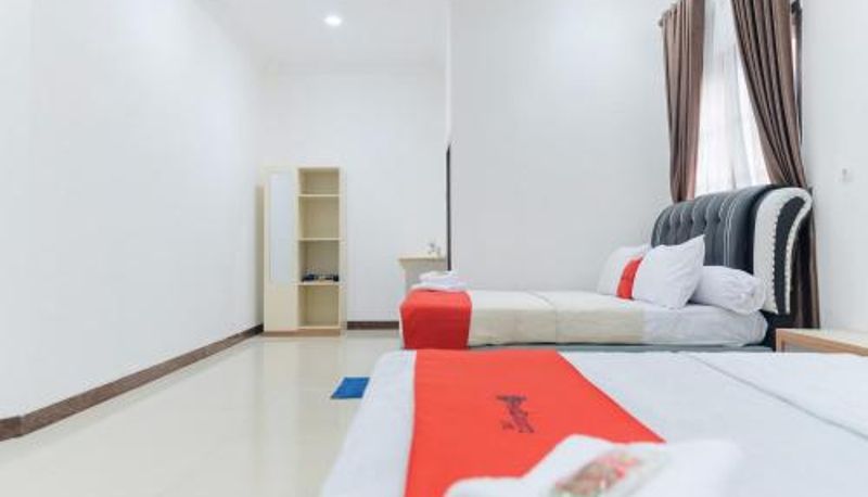 Familienzimmer - RedDoorz Syariah @ Jalan Ir Haji Juanda Jambi