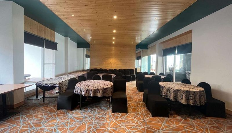 Sala riunioni - Naturevilas Sarovar Premiere Manali