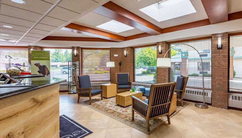 Hal - Country Inn & Suites by Radisson Traverse City MI