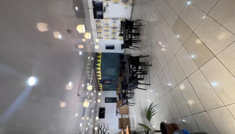Sala śniadaniowa w restauracji - Sky Inn Hotel