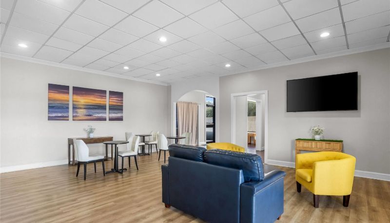 Hall - Days Inn by Wyndham Adel I-75