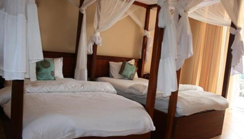Camera - Ryan's Bay Hotel
