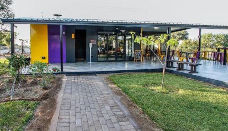 Frühstücksraum innerhalb des Restaurants - SleepOver Beitbridge