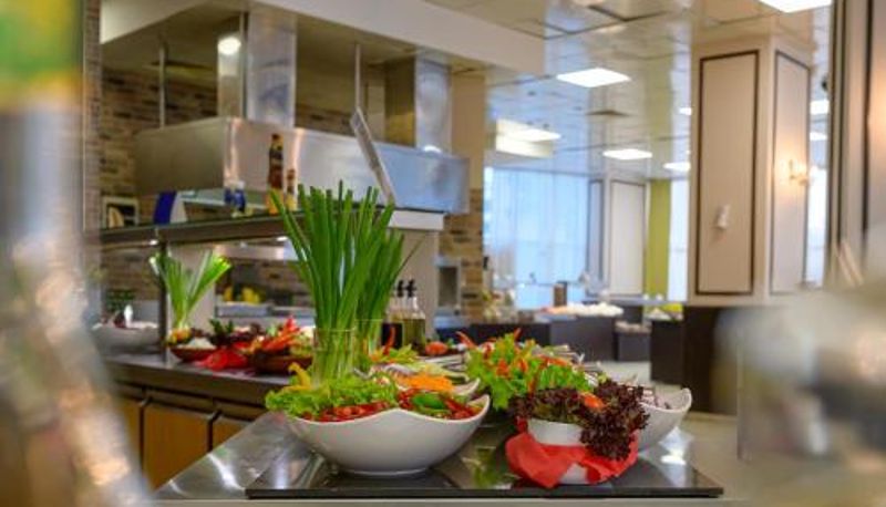 Salle de petit-déjeuner dans le restaurant - Blue Pearl Hotel - All Inclusive Plus - Kids Aqua Park & Free Parking